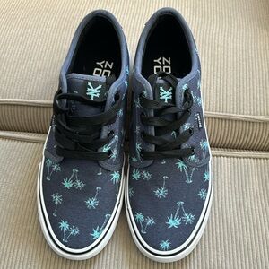 Men’s zoo, York shoes with palm trees size 9 in great condition never worn